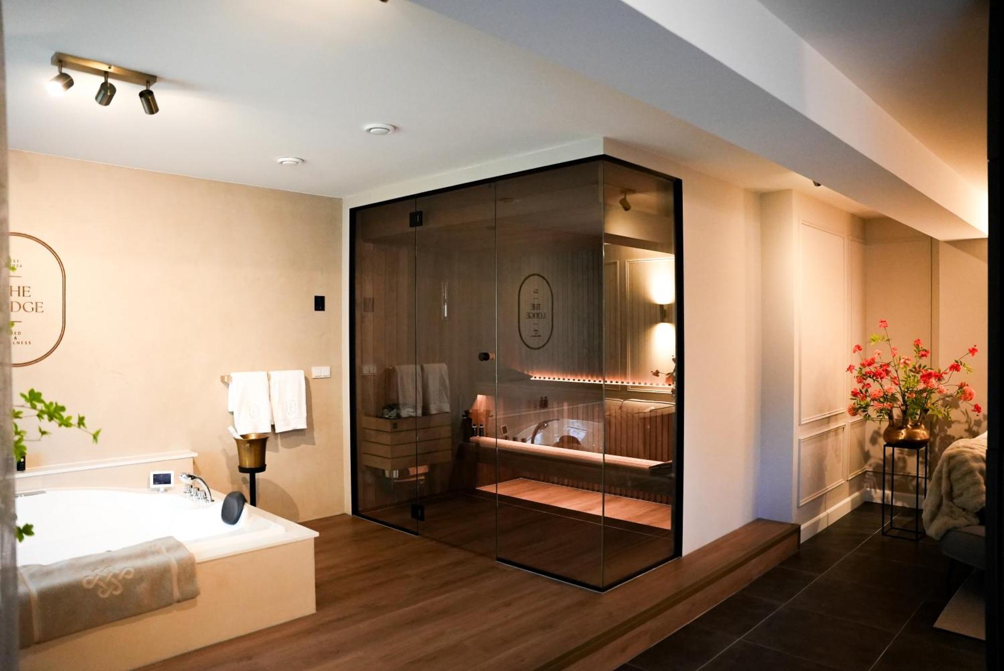 The Lodge Bed & Wellness Oisterwijk Sauna, Jacuzzi, Luxury Moergestel ภายนอก รูปภาพ