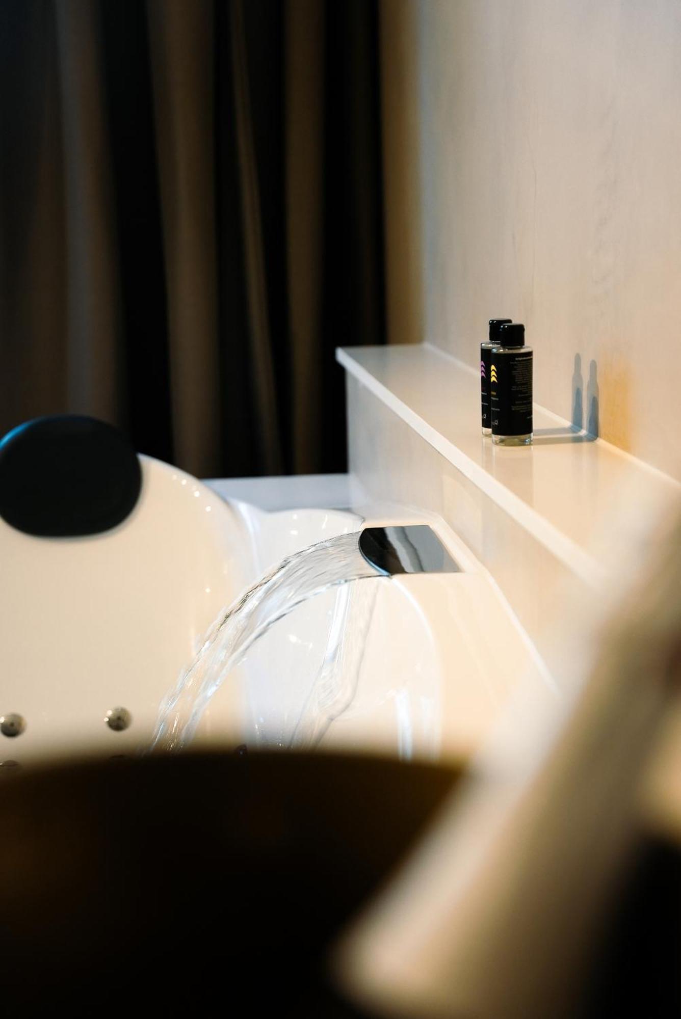 The Lodge Bed & Wellness Oisterwijk Sauna, Jacuzzi, Luxury Moergestel ภายนอก รูปภาพ